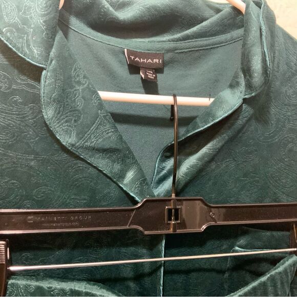 TAHARI Women's Pajama Set including Long Sleeve Notch Collar Button-Up Top M - Picture 4 of 9